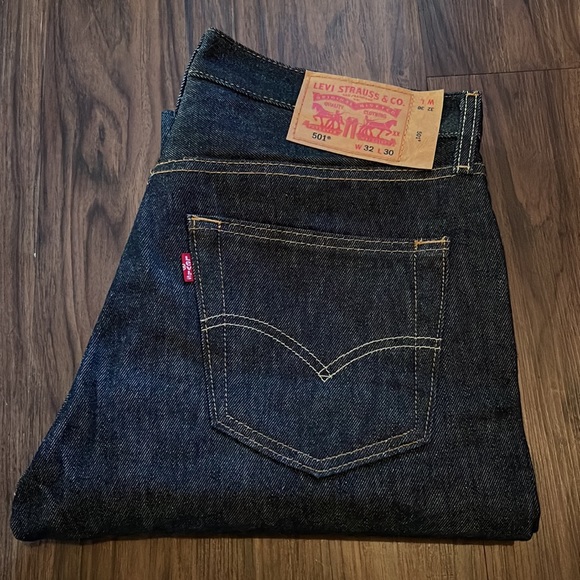Levi Strauss & Co. • 501  Original • 32 X 30 • San Francisco • Straight • Denim - Picture 9 of 11